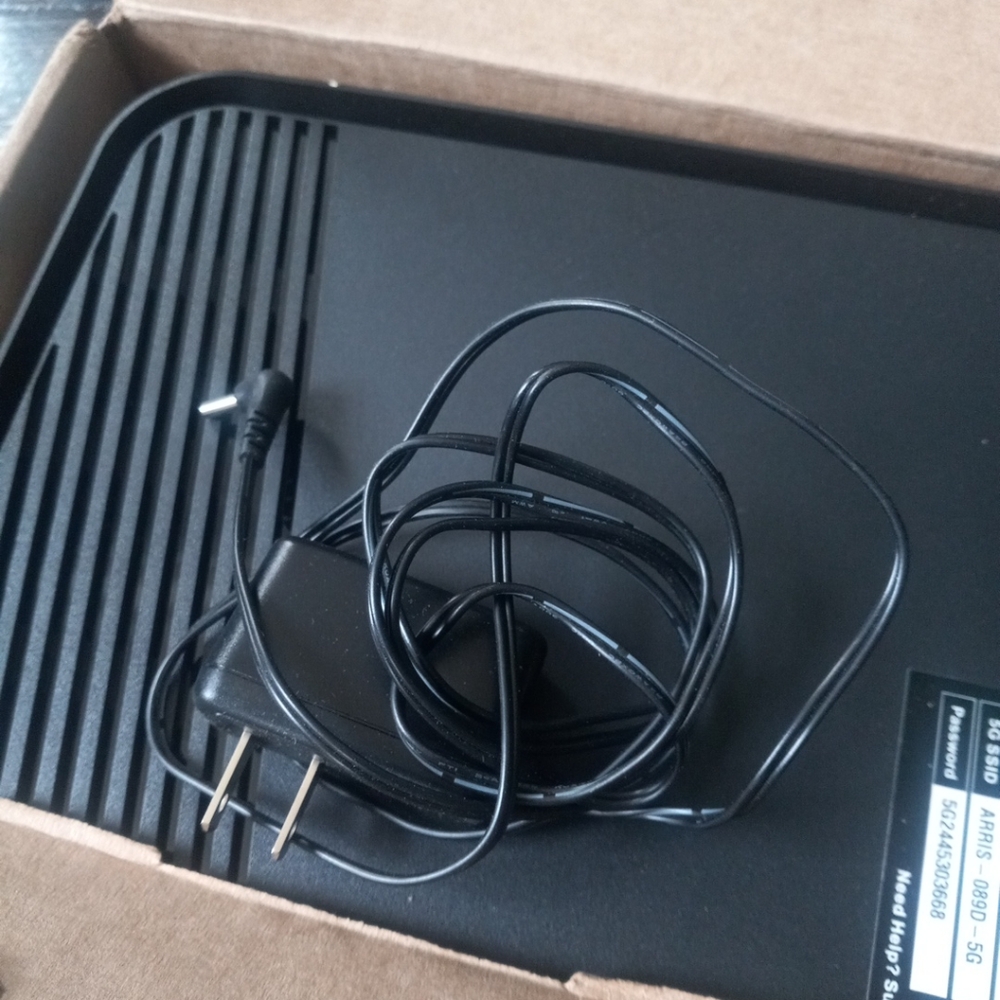 ARRIS SURFboard Cable Modem SBG7400AC2 DOCSIS 3.0 Modem WiFi Router 960 Mbps - Picture 9 of 13